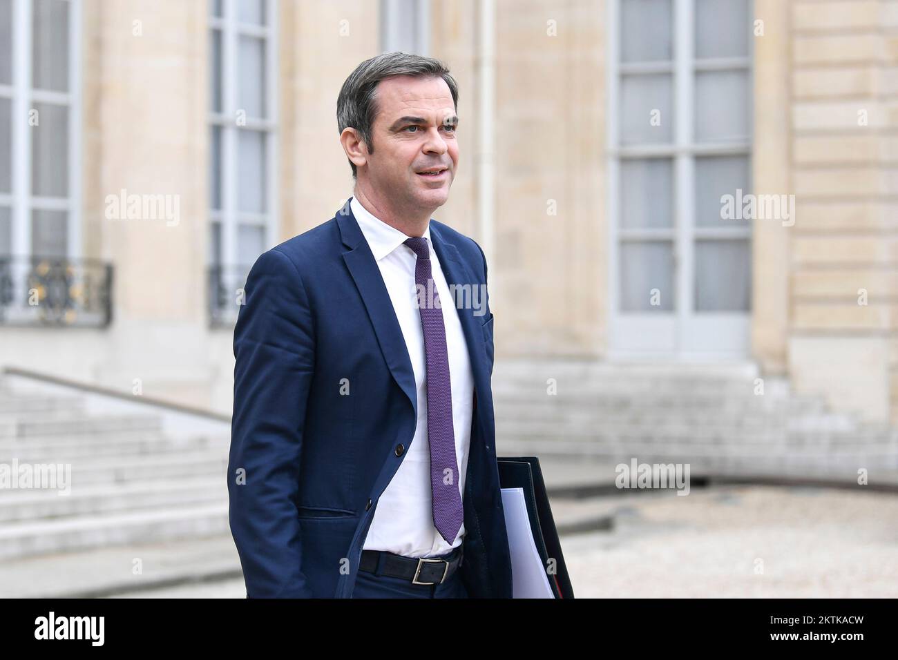 Parigi, Francia, 29/11/2022, portavoce del governo francese Olivier Veran dopo la riunione settimanale del gabinetto presso l'Elysee Palace di Parigi, Francia, il 29 novembre 2022. Foto di Victor Joly/ABACAPRESS.COM Foto Stock