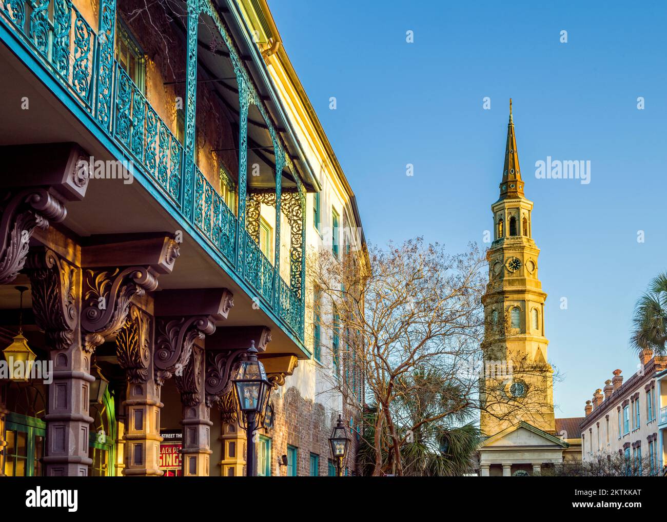 St.Philips Church and Dock Theatre, quartiere francese di Charleston, South Carolina, Stati Uniti d'America Foto Stock
