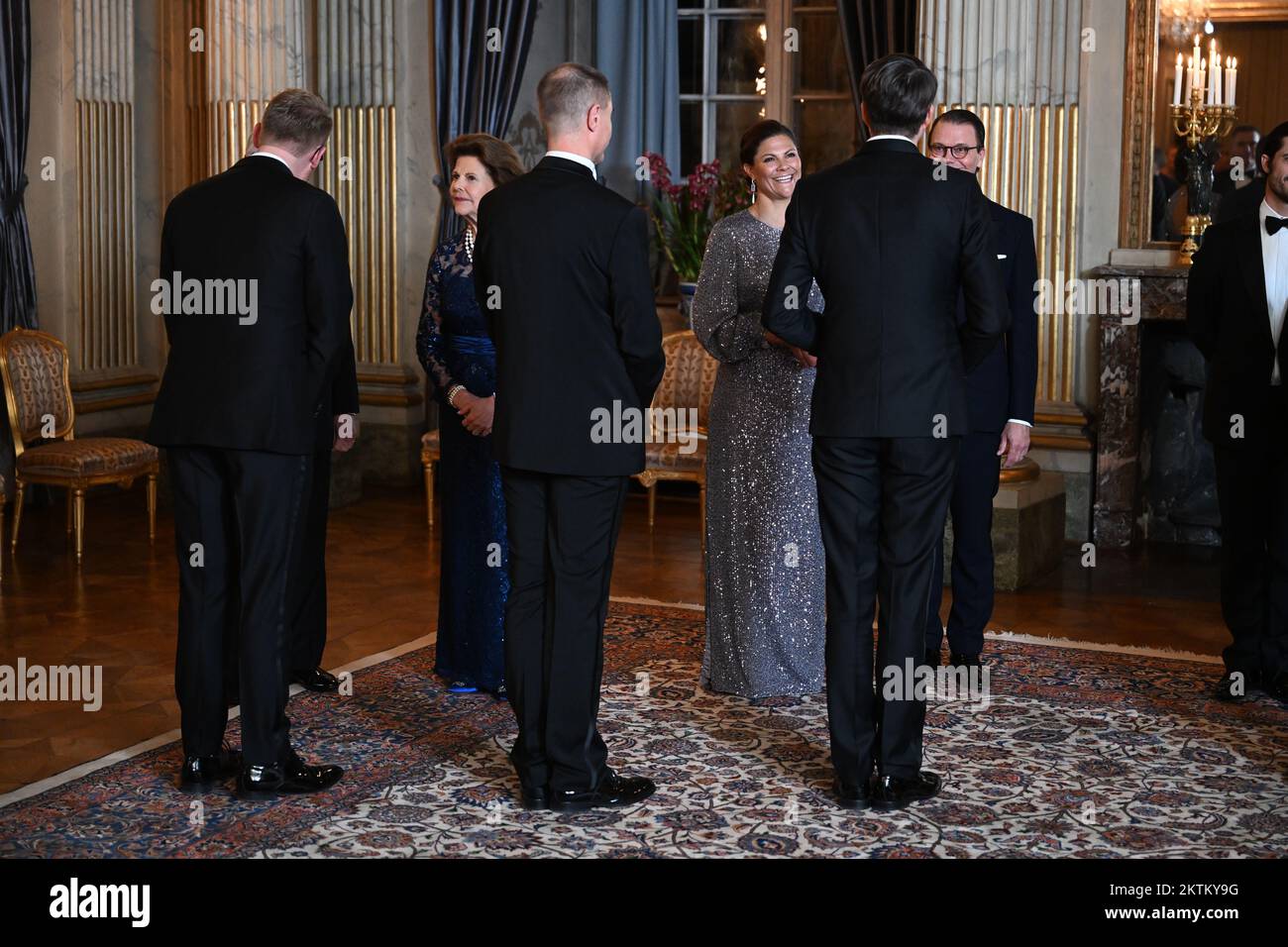 La famiglia reale svedese accoglie i membri del Parlamento svedese durante una cena al Palazzo reale di Stoccolma, in Svezia, il 29 novembre 2022. PH Foto Stock
