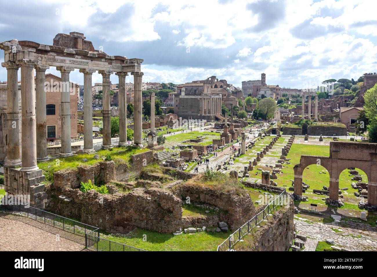 I fori Romani (Foro Romano) sono rovine di Via Monte Tarpeo, Roma Centrale, Roma, Lazio, Italia Foto Stock