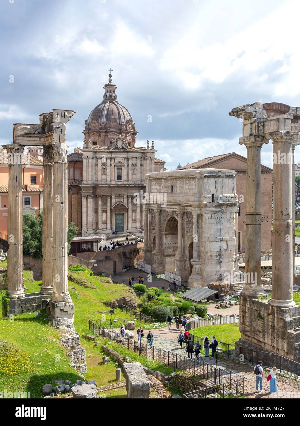 I fori Romani (Foro Romano) sono rovine di Via Monte Tarpeo, Roma Centrale, Roma, Lazio, Italia Foto Stock