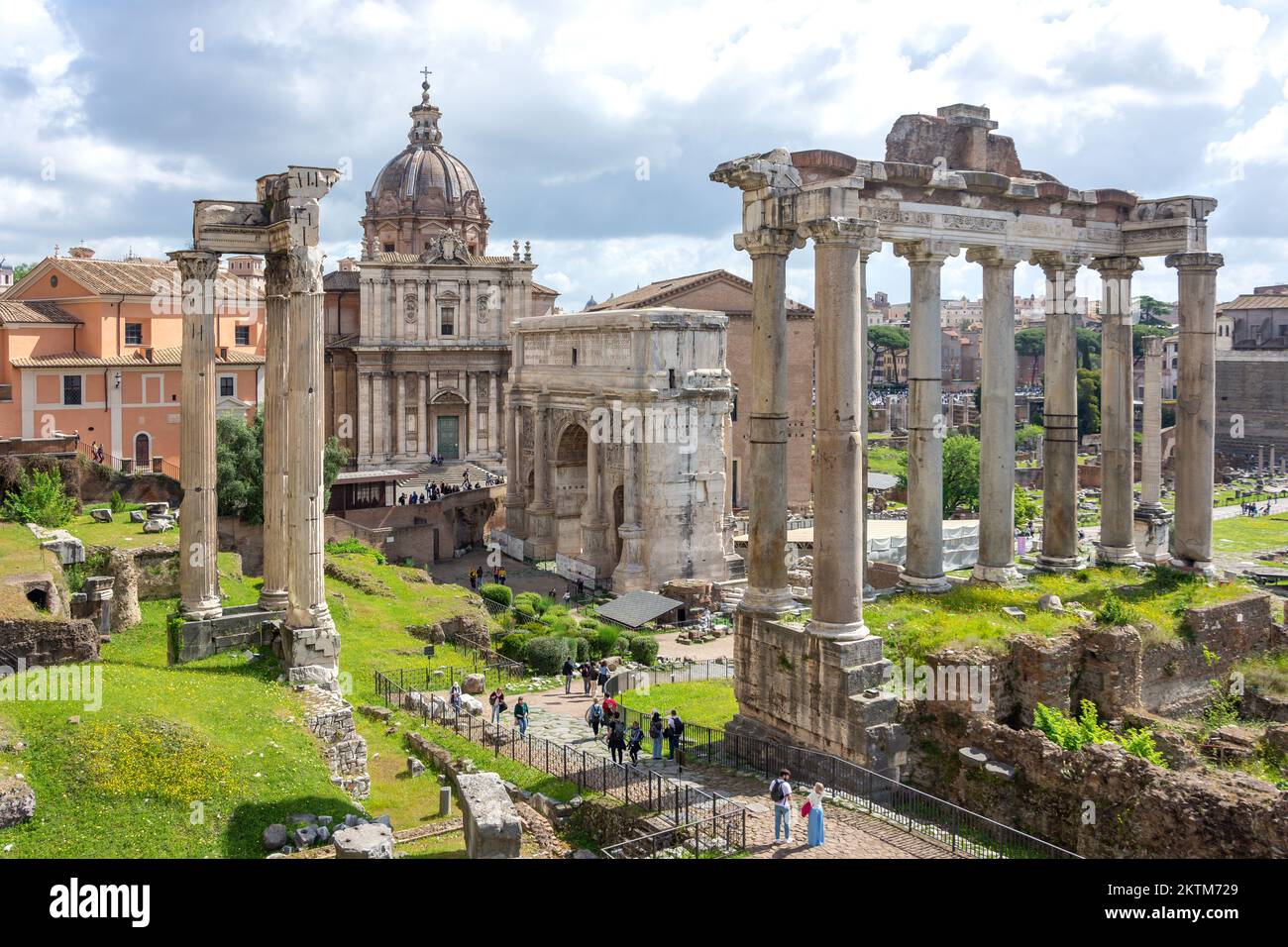 I fori Romani (Foro Romano) sono rovine di Via Monte Tarpeo, Roma Centrale, Roma, Lazio, Italia Foto Stock