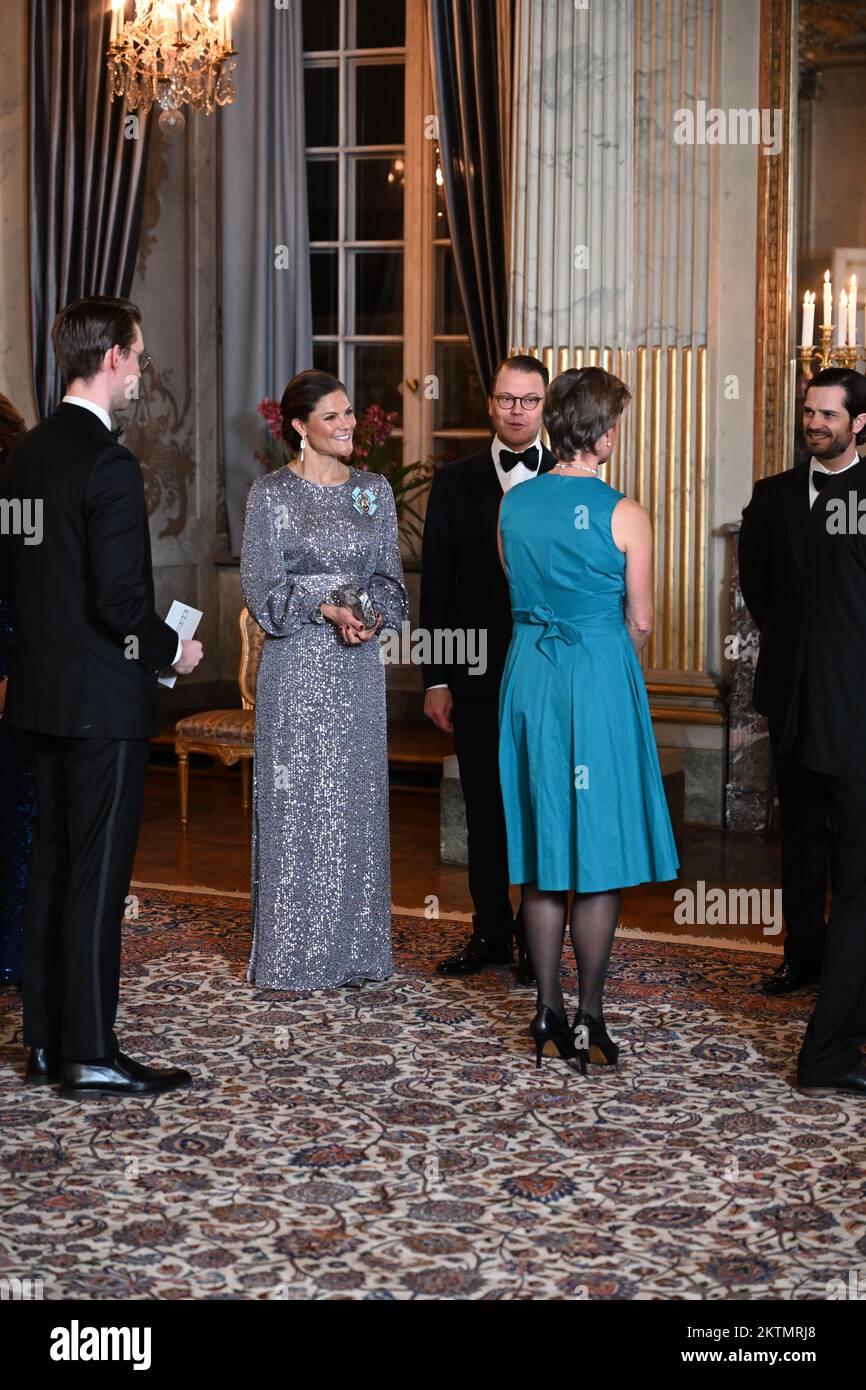 La Principessa Corona Victoria, il principe Daniele e il principe Carl Philip di Svezia accoglie i membri del Parlamento svedese durante una cena al Palazzo reale Foto Stock