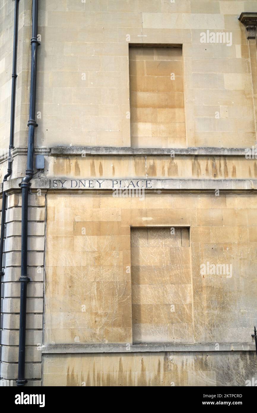 Vetri storici in mattoni per evitare le tasse a Sydney Place Bath, Inghilterra, Regno Unito Foto Stock