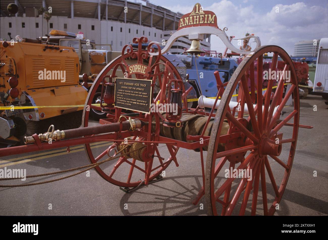 Camion dei vigili del fuoco parcheggiato, vigili del fuoco di Huntington Beach, Hollywood, Los Angeles, California, Stati Uniti, camion dei pompieri vintage Foto Stock