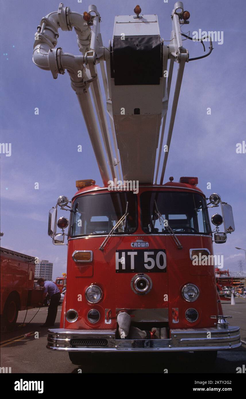 Camion dei vigili del fuoco parcheggiato, vigili del fuoco di Huntington Beach, Hollywood, Los Angeles, California, Stati Uniti, camion dei pompieri vintage Foto Stock