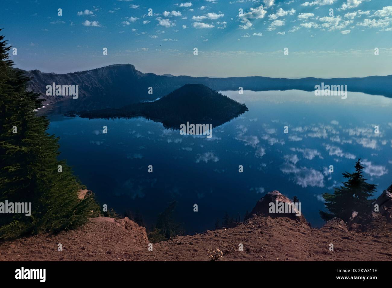 Si affaccia sul lago Crater, sul parco nazionale di Crater Lake, Oregon, Stati Uniti Foto Stock