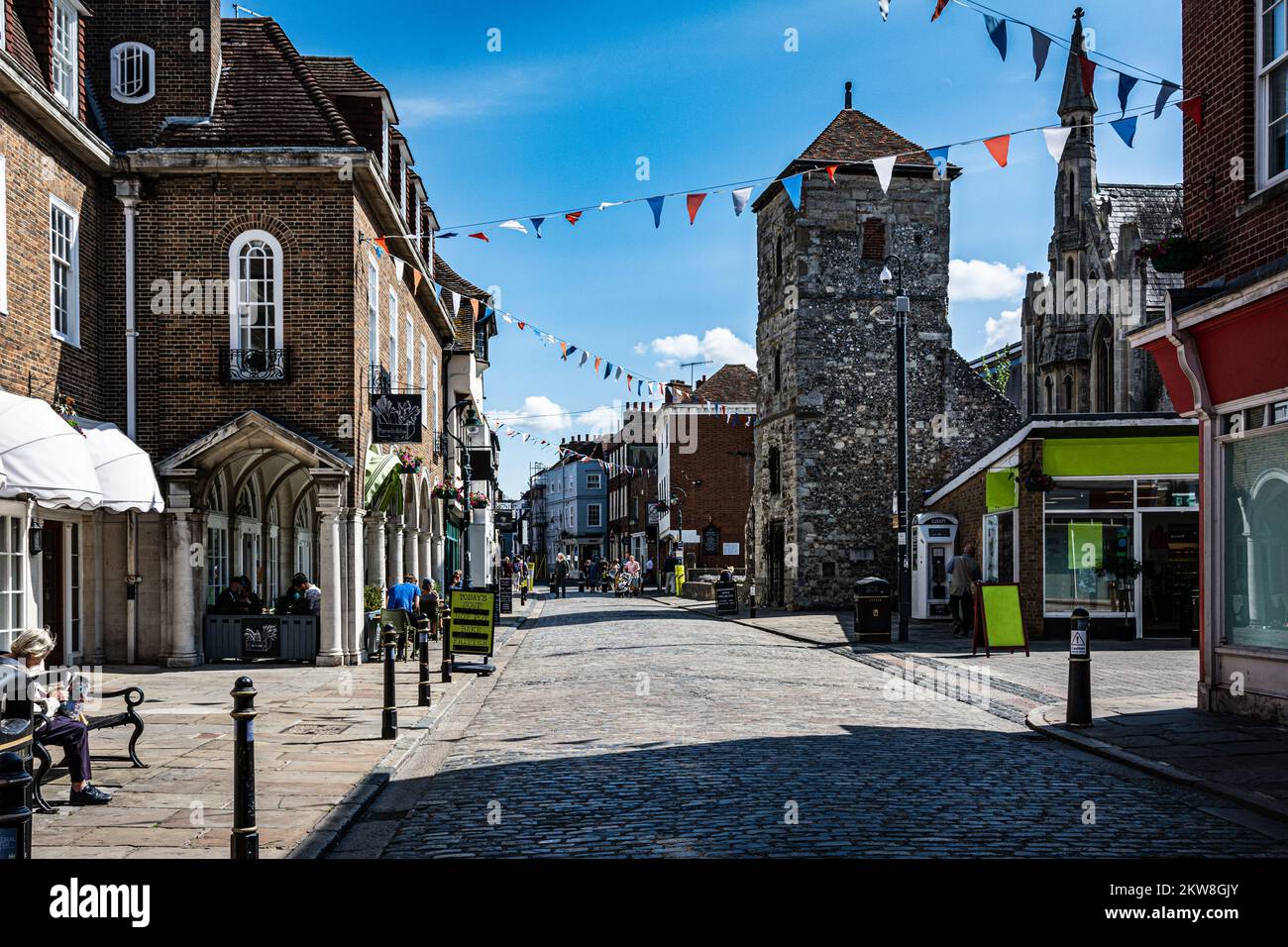 Canterbury,Kent,Inghilterra,Regno Unito - 31 agosto 2022 : Vista di Burgate Street nel pomeriggio Foto Stock