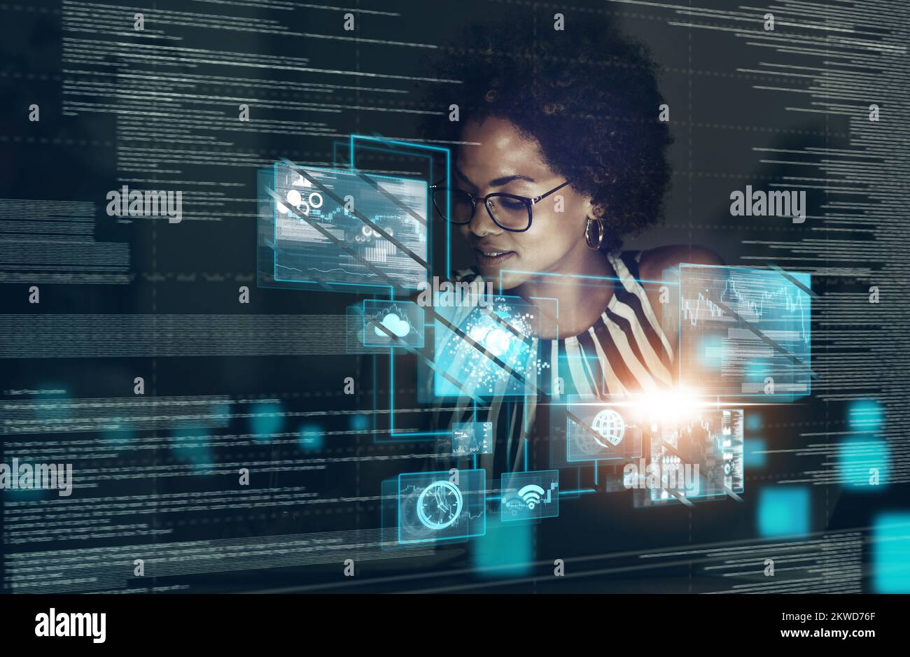 Internet, trasformazione digitale e networking con le donne in ufficio con il sito internet delle cose, il cloud computing e la tecnologia astratta. Innovazione, futuristica Foto Stock