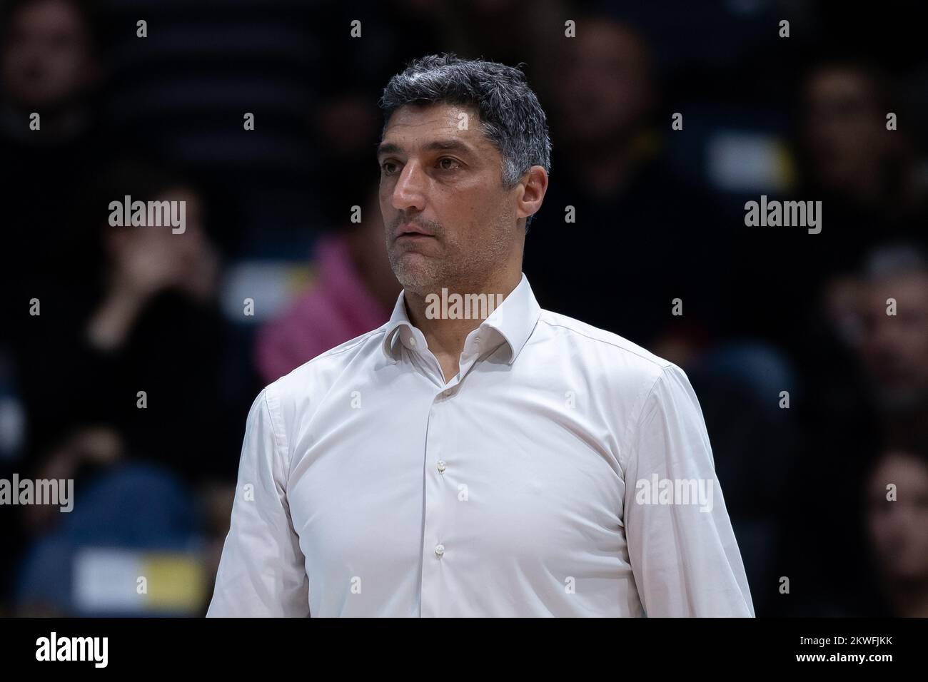 Modena , Italia. 27 Novembre 2022. Giani Andrea Head Coach di Valsa Group Modena si occupa della SuperLega Volley italiana tra Valsa Grou Foto Stock