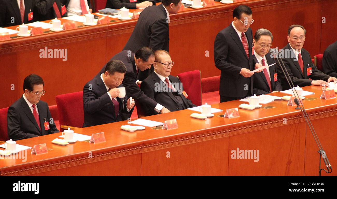 Il 19th° Congresso Nazionale del Partito Comunista Cinese si apre presso la Grande Sala del Popolo di Pechino. La foto mostra (da sinistra) Hu Jintao, Xi Jinping, Jiang Zemin, li Keqiang, Yu Zhengsheng, E Wang Qishan alla riunione. 18OCT17 SCMP / SIMON SONG **NON PER USO PUBBLICITARIO*** Foto Stock