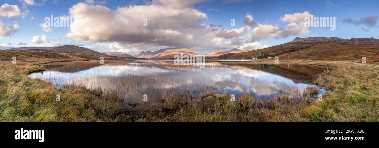 Loch Damh negli altopiani della Scozia nord-occidentale Foto Stock