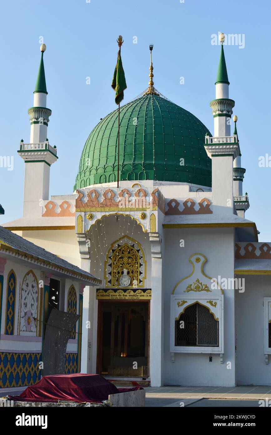 Hazrat Pir Samsuddin Bawa Dargah, vista in primo piano, Hari Om Nagar, Dholka, Gujarat, India Foto Stock