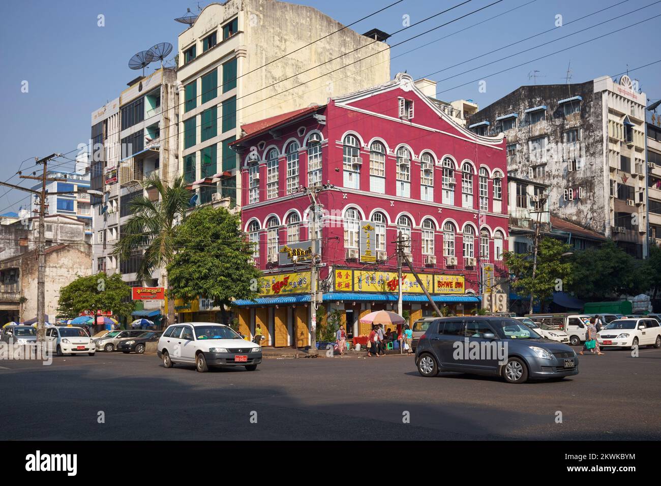 Street View e SAT Guesthouse nel centro di Yangon Myanmar Foto Stock