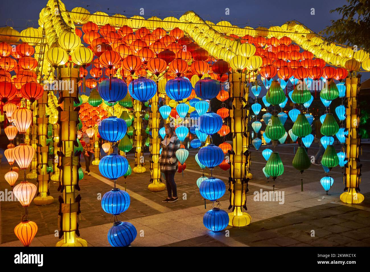 Mostra di Lanterne la sera a Hoi An in Vietnam Foto Stock