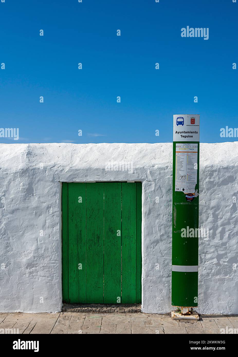 Dettaglio della facciata, Porte e finestre sugli edifici residenziali di Teguise, Lanzarote, Isole Canarie, Spagna Foto Stock