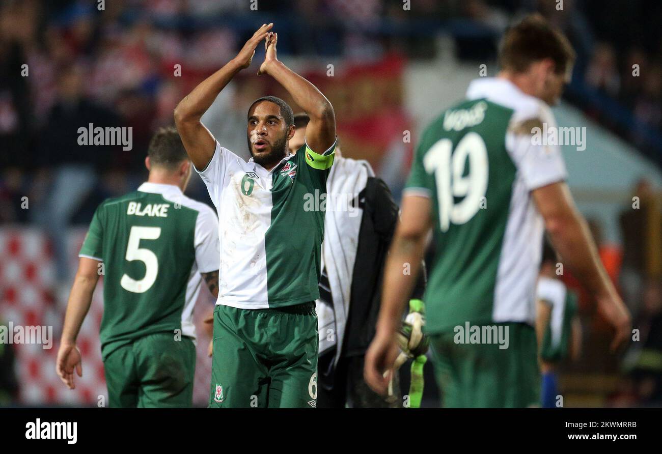 Ashley Williams del Galles sembra sconsolato dopo il gioco Foto Stock