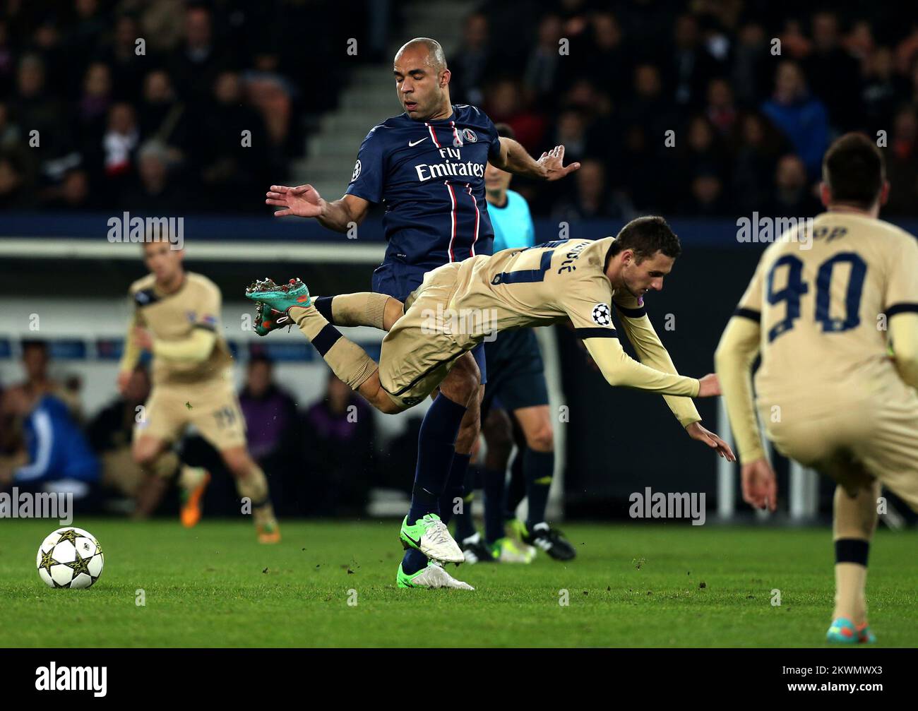 06.11.2012. Francia, Parigi - UEFA Champions League gruppo A, Parigi Saint-Germain - GNK Dinamo. Alex, Marcelo Brozovic Foto: Marko Lukunic/PIXSELL Foto Stock