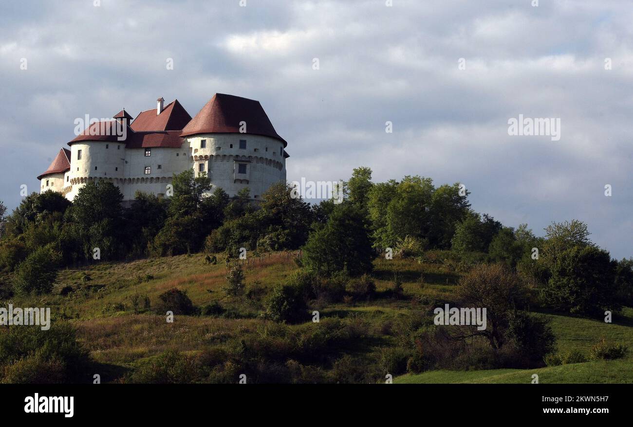 Croazia come 28th Stato membro dell'UE - castello Veliki Tabor Veliki Tabor è uno dei monumenti più belli e meglio conservati delle fortificazioni medievali e dell'architettura residenziale in Croazia, e in questa parte d'Europa. La città si trova nella parte nord-occidentale della Zagorje croata. Al giorno d'oggi non si sa quando la città fu originariamente costruita, e chi erano i suoi costruttori. L'analisi non può affermare con certezza che la città è stata costruita nella seconda metà del 15th ° secolo al momento delle prime incursioni turche sul territorio croato. Foto: Marko Prpic/PIXSELL Foto Stock