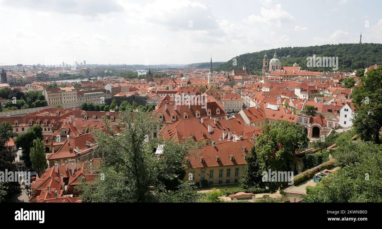 28/07/2013., Praga, Repubblica Ceca - Praga ha 1,3 milioni di abitanti, e 2011th anno è visitato da più di 15 milioni di turisti. Panorama Praga. Foto: Marijan Susenj/PIXSELL Foto Stock