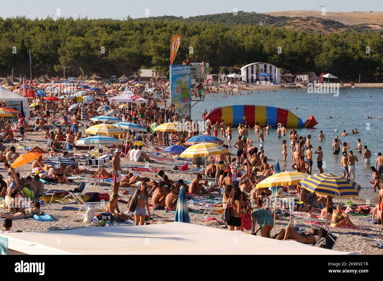 08/01/2013., Novalja, Zrce - tutti i giorni dopo la festa in spiaggia e la vita notturna con i DJ popolari non si fermano. Oltre all'alta temperatura dell'aria è calda e i ritmi di danza nei club Papaya e Aquarius. Foto: Dino Stanin / PIXSELL Foto Stock