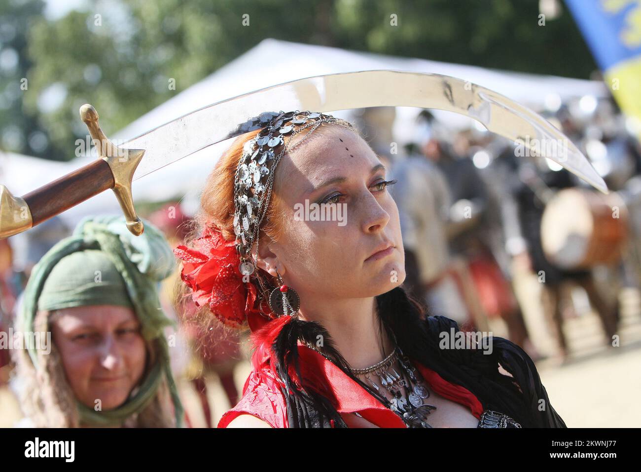 31.08.2013., Koprivnica,Croazia - terzo giorno del Festival del Rinascimento , manifestazione turistica ed educativa (evento storico), che si basa su fatti storici di tempi passati, Ma il recente postula tale complessa megamaniforestazione come quelli applicabili nell'organizzazione di eventi del suo genere in Europa Occidentale.Renaissance festival riunisce circa 1000 partecipanti in costume originale da casa e all'estero. Il tema di questo festival è la birra - i visitatori potranno vedere il processo di produzione della birra in modo medievale e potranno gustare il magico elisir di luppolo e ortiche. P Foto Stock