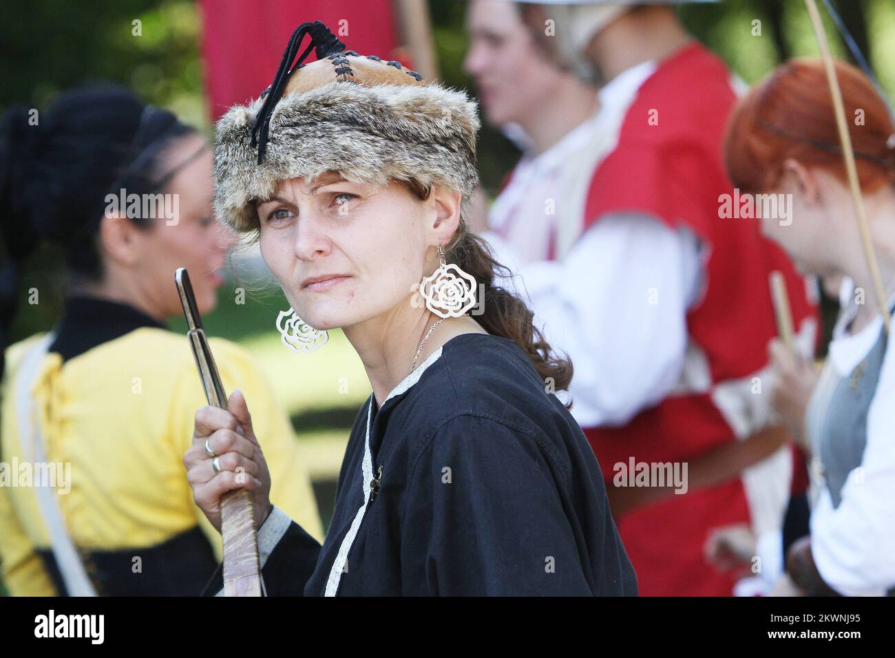 31.08.2013., Koprivnica,Croazia - terzo giorno del Festival del Rinascimento , manifestazione turistica ed educativa (evento storico), che si basa su fatti storici di tempi passati, Ma il recente postula tale complessa megamaniforestazione come quelli applicabili nell'organizzazione di eventi del suo genere in Europa Occidentale.Renaissance festival riunisce circa 1000 partecipanti in costume originale da casa e all'estero. Il tema di questo festival è la birra - i visitatori potranno vedere il processo di produzione della birra in modo medievale e potranno gustare il magico elisir di luppolo e ortiche. P Foto Stock