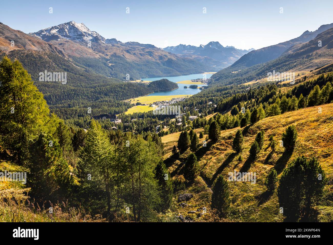 Sopra il lago di Sils e Maloja dall'alta Engadina, Graubunden, Svizzera Foto Stock