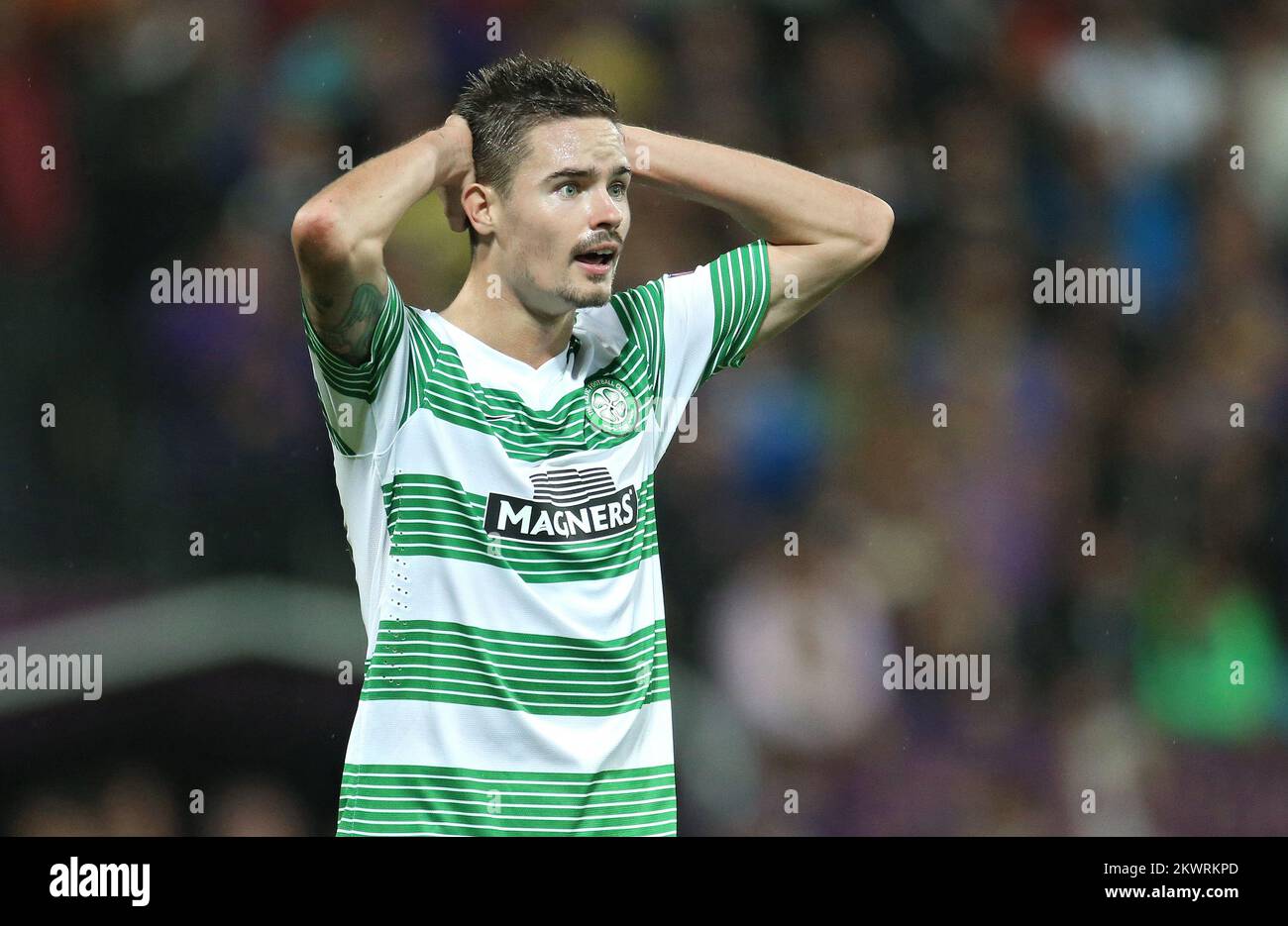 Mikael Lustig reagisce al momento della prenotazione Foto Stock