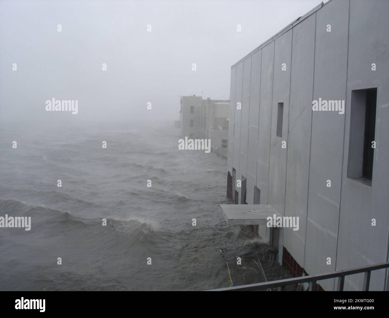 Aeroporto Lakefront di New Orleans (prima). Uragano Katrina della Louisiana. Fotografie relative a disastri e programmi, attività e funzionari di gestione delle emergenze Foto Stock