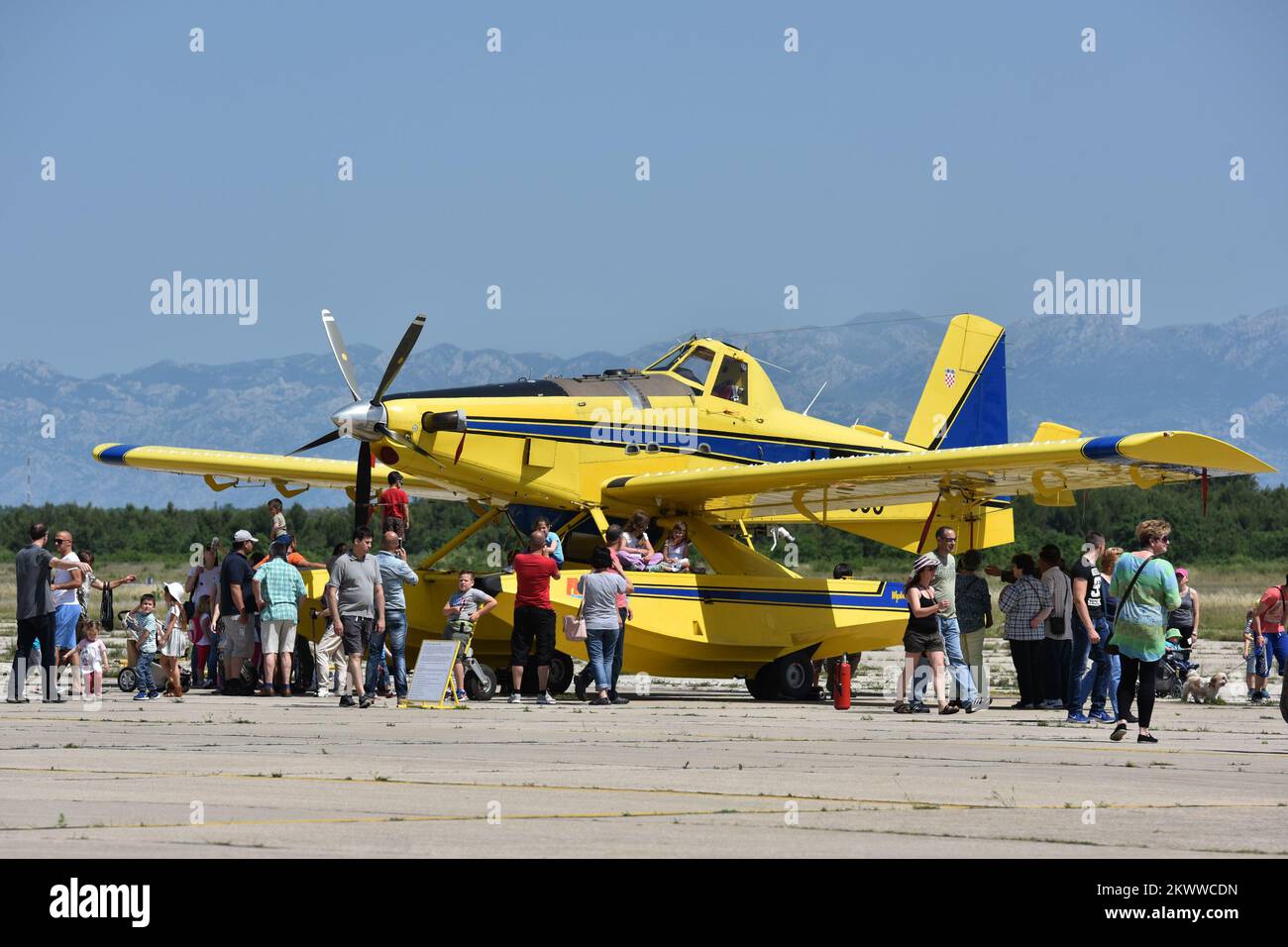 28.05.2016., Zara, Croazia - in occasione della Giornata delle forze armate croate, alle 93. Base aerea le forze aeree croate nelle caserme di Zemunik hanno tenuto il giorno aperto. Molti visitatori hanno visitato il museo dell'aviazione militare. Foto: Dino Stanin/PIXSELL Foto Stock