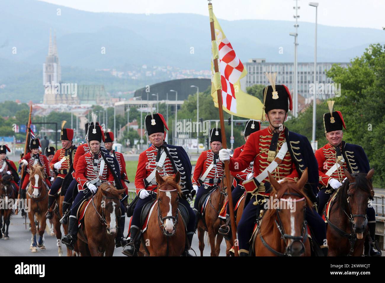 29.05.2016., Zagabria, Croazia - 1st la parata equestre per le strade di Zagabria è stata organizzata in onore di tutti i soldati di Zagabria che hanno partecipato alla guerra interna e per il compleanno di Zagabria. Foto Stock