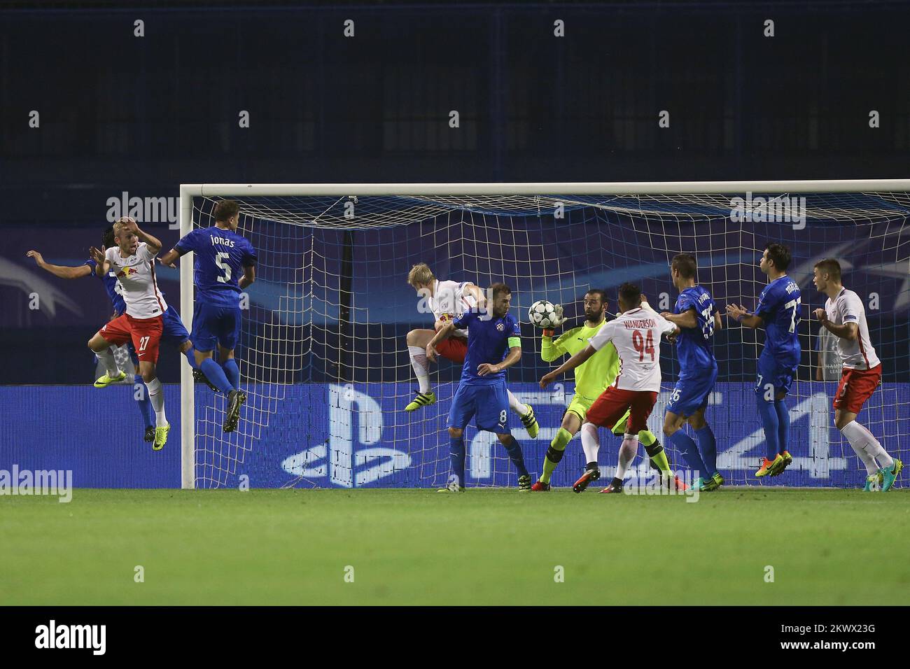 16.08.2016., Zagabria, Croazia - la prima tappa della UEFA Champions League gioca allo stadio Maksimir tra GNK Dinamo e il FC Red Bull di Salisburgo. Foto Stock