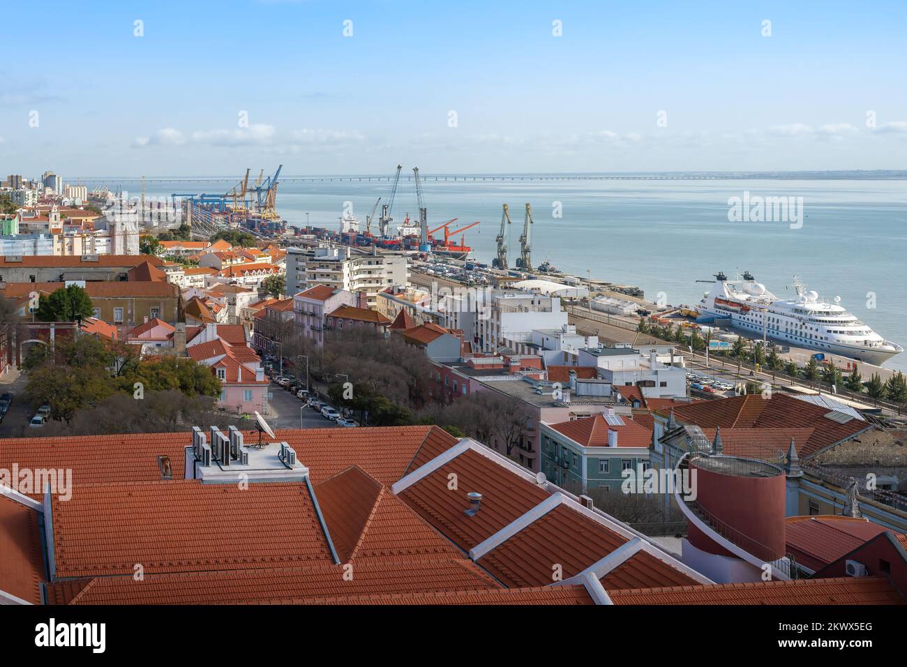 Vista aerea del porto di Lisbona - Lisbona, Portogallo Foto Stock
