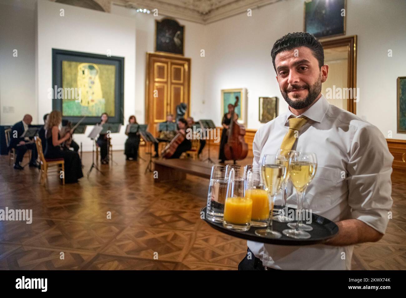 Dipingere il bacio di Gustav Klimt Benvenuti all'interno del castello Belvedere e museo, Vienna, Austria. Il cuore del collec Belvedere Foto Stock
