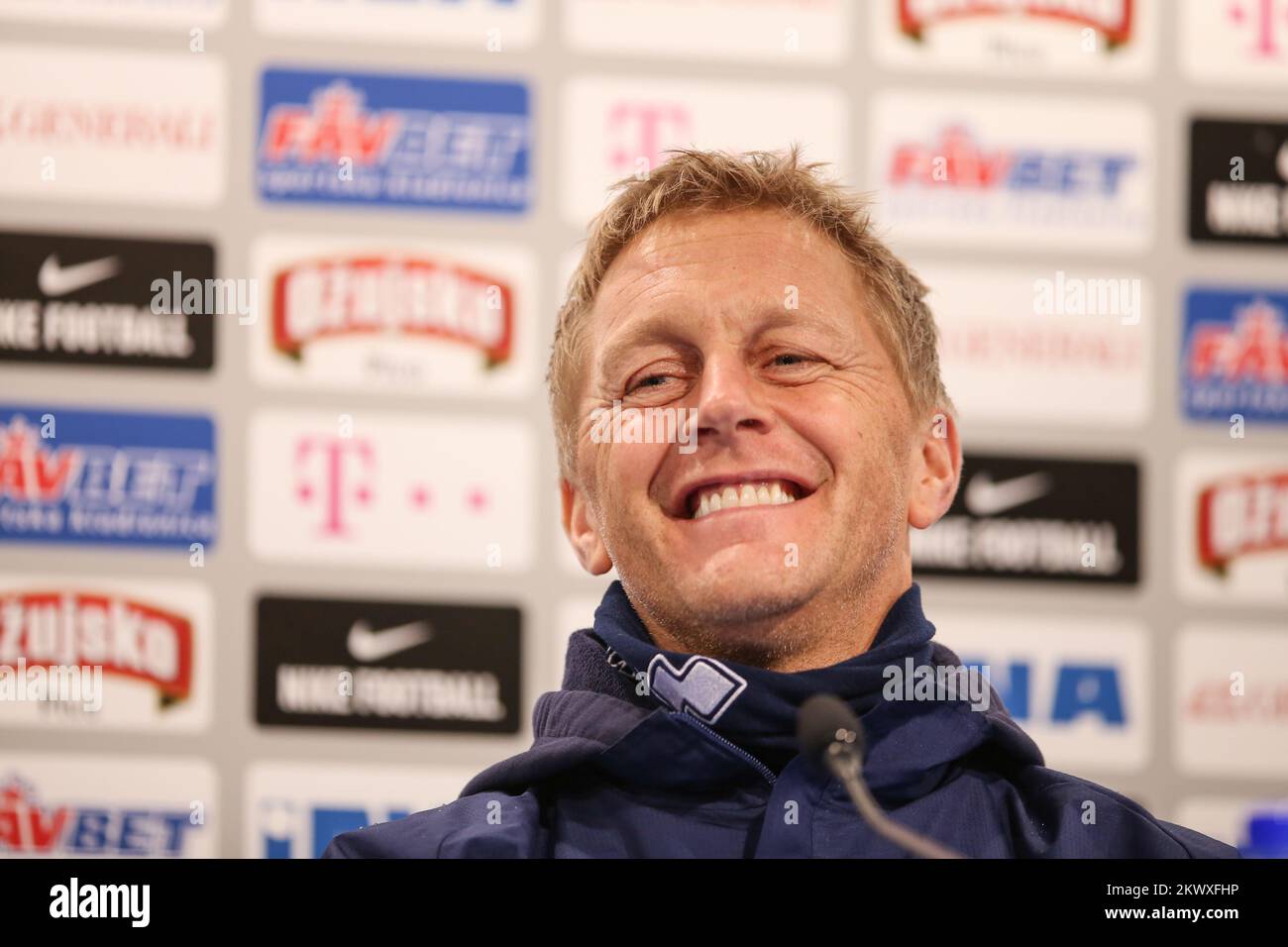 11.11.2016., Zagabria, Croazia - Stadio Maksimir, conferenza stampa della nazionale di calcio islandese in vista della partita di qualificazione con la Croazia per la Coppa del mondo 2018 in Russia. Allenatore Heimir Hallgrimsson. Foto Stock