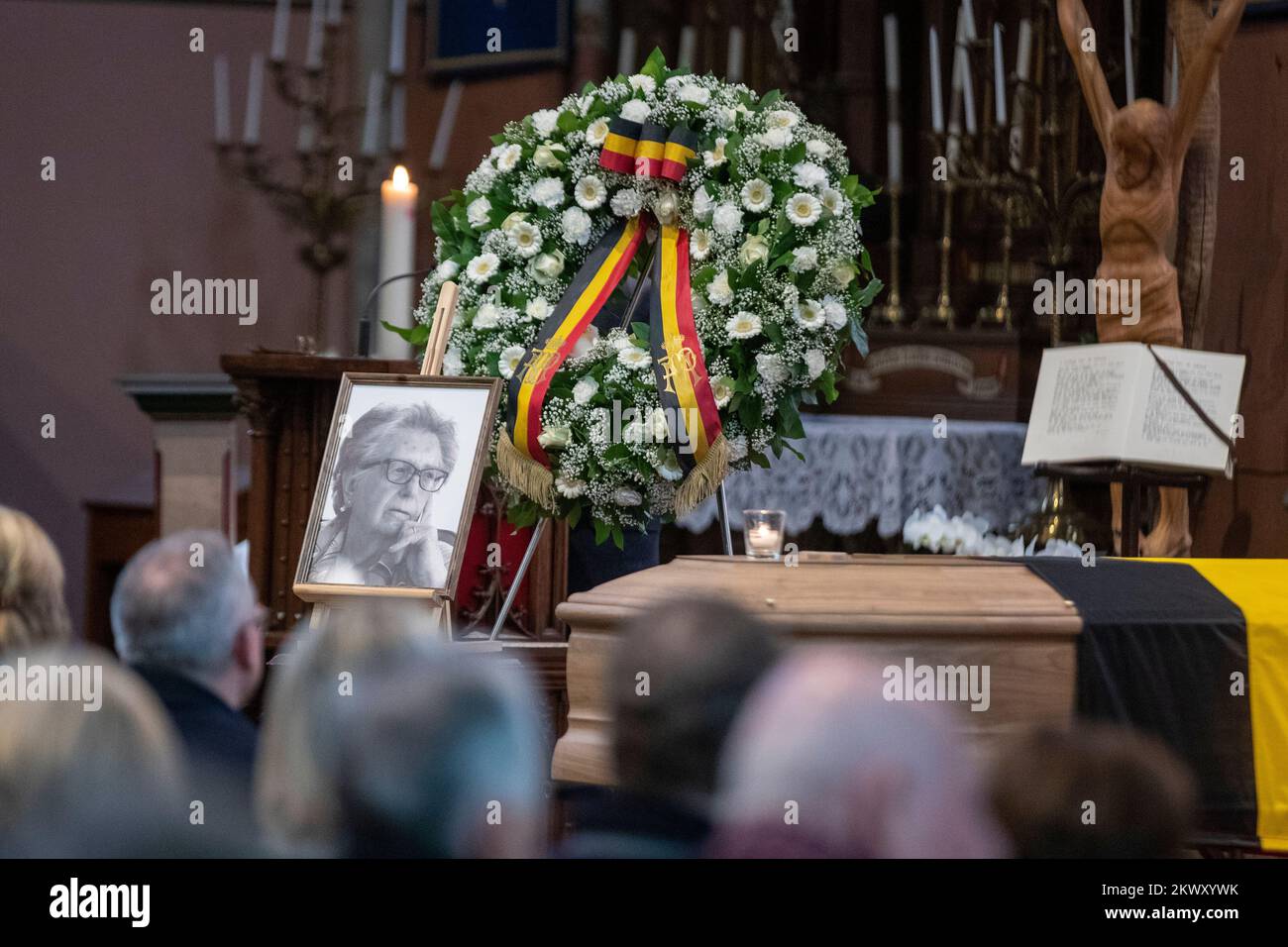 L'immagine mostra i funerali di Stato per il Ministro Paula D'Hondt, mercoledì 30 novembre 2022 a Haaltert. Paula Rosa D'Hondt-Van Oppenbosch è scomparsa il 23 novembre, aveva 96 anni. FOTO DI BELGA NICOLAS MAETERLINCK Foto Stock