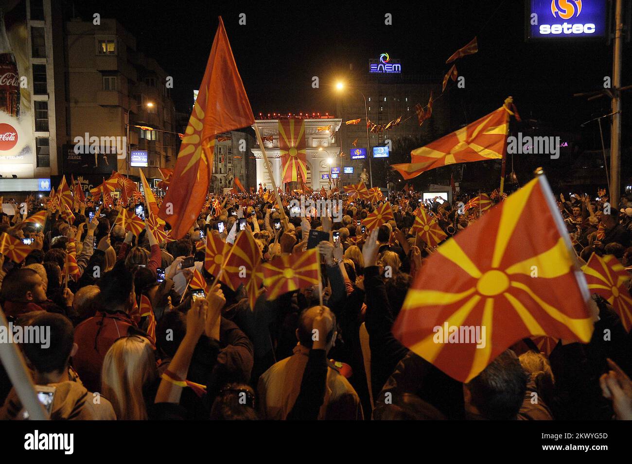 21.03.2017., Skopje, Macedonia - decine di migliaia di persone hanno manifestato nella capitale della Macedonia, Skopje, contro una proposta di coalizione di governo. Le proteste sono legate ad una visita nel paese da parte del Commissario per l'allargamento dell'Unione europea Johannes Hahn. Foto: HaloPix/PIXSELL Foto Stock