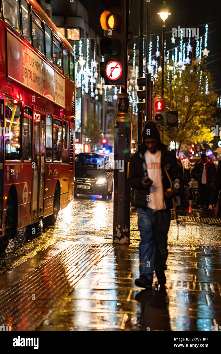 Scena notturna di Natale a Oxford Street a Londra Foto Stock