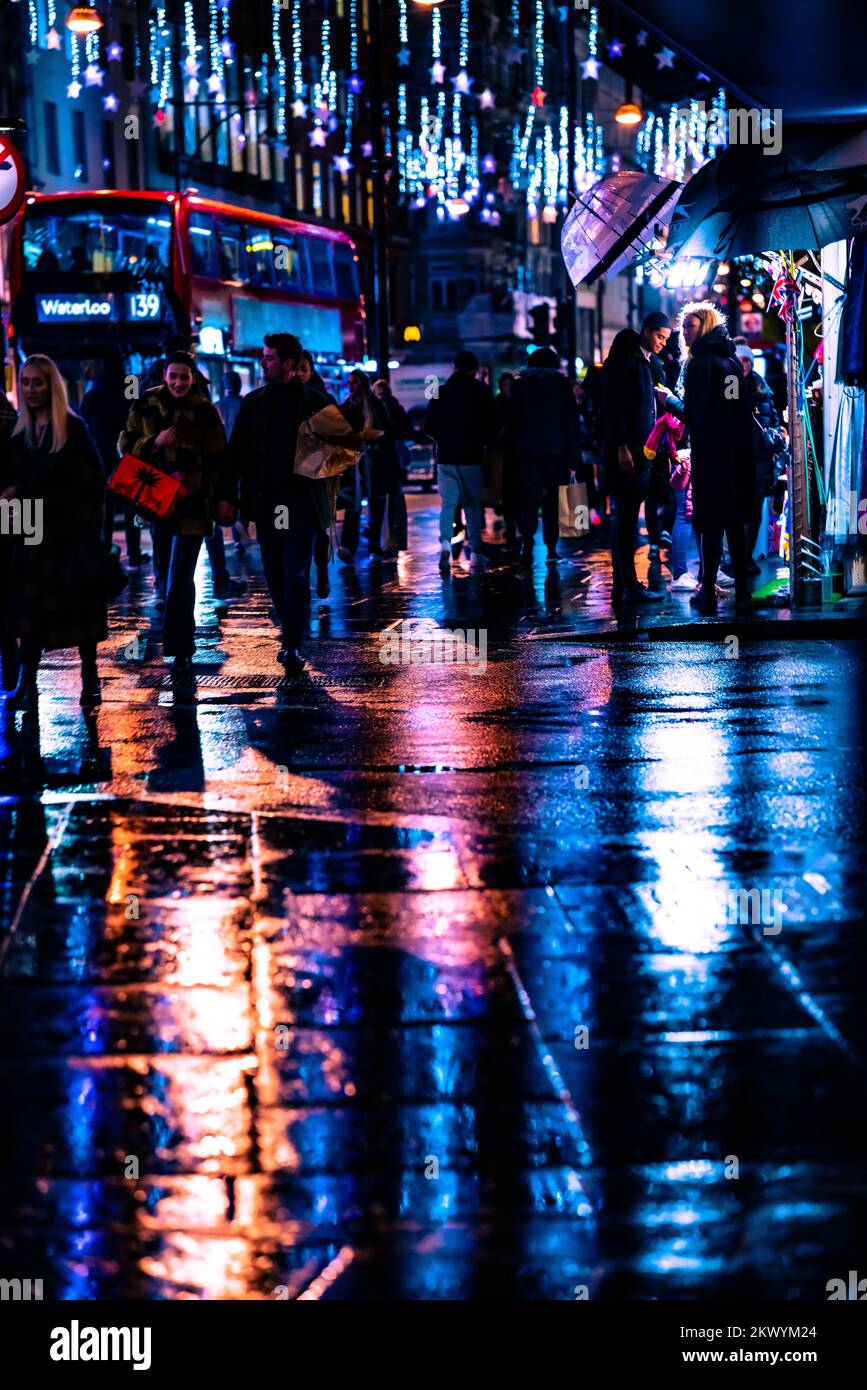 Scena notturna di Natale a Oxford Street a Londra Foto Stock