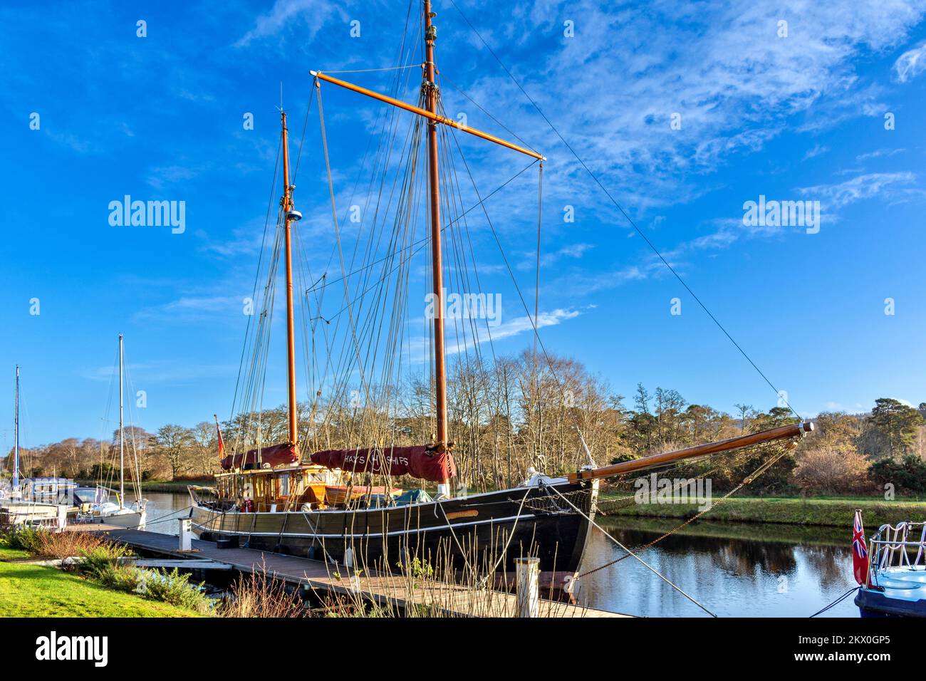 Canale Caledoniano Dochgarroch Inverness vascello in legno il Kommandoren ormeggiato nel canale Foto Stock