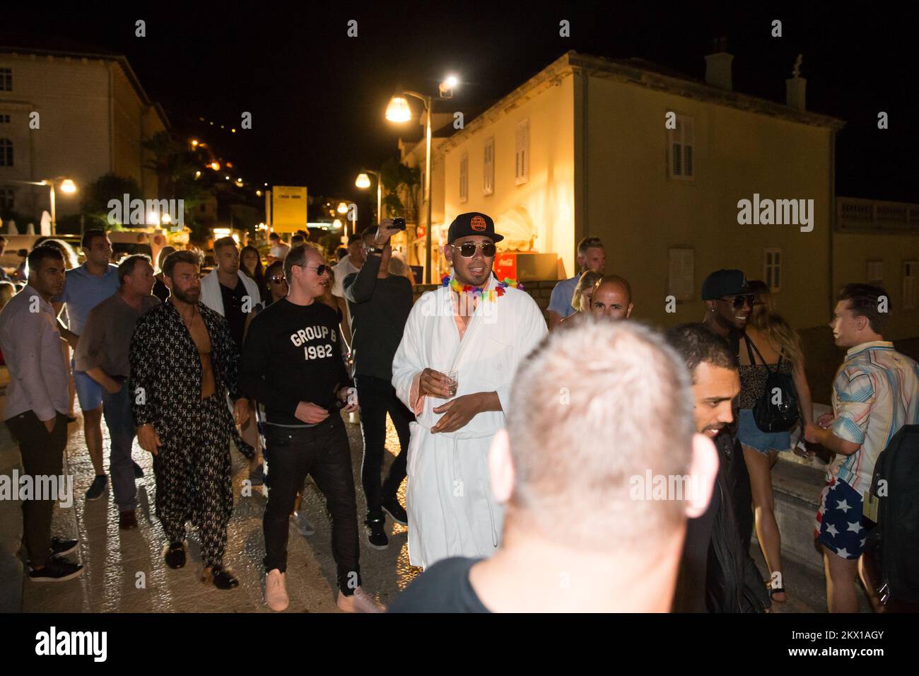 05.07.2017., Revelin, Dubrovnik - DJ Afrojack camminò per la città dopo aver suonato al Revelin Culture Club. Foto: Grgo Jelavic/PIXSELL Foto Stock