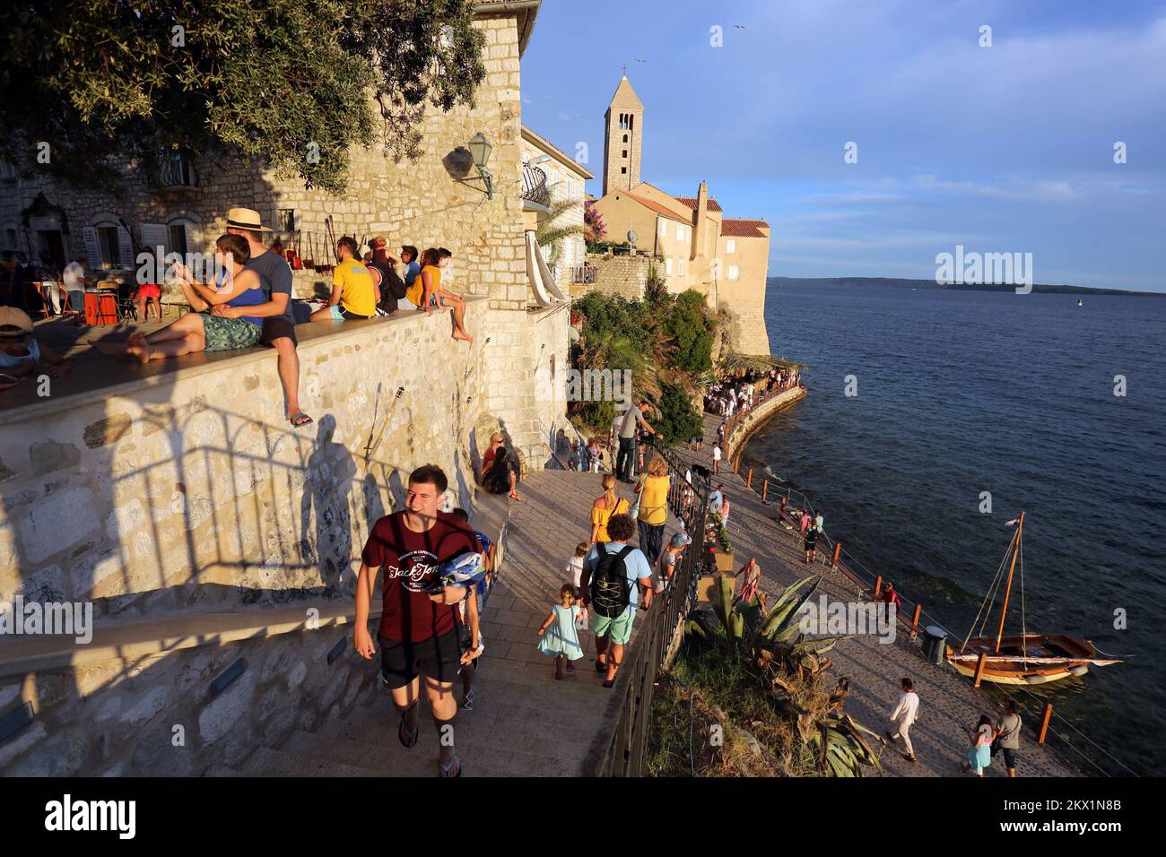 25.07.2017., isola di Rab, Croazia - la prima e più grande fiera estiva medievale in Croazia, Rabska fjera si basa sulla tradizione iniziata il 21st luglio 1364, quando il comune di Rab decise di celebrare e onorare re Luigi il Grande che li liberò dal dominio veneziano, Così come le vacanze in onore di St. Cristoforo. Foto: Goran Kovacic/PIXSELL Foto Stock