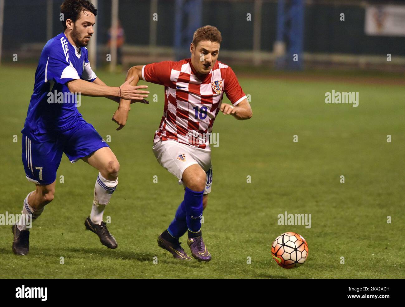 Everton è vicino alla firma Hajduk Split avanti Nikola Vlasic per una tassa di circa Â £ 8m. Il 19 ha giocato contro Everton nel loro recente legame di qualificazione della Europa League con Hajduk e ha impressionato Ronald Koeman. La Croazia Under-21 International ha segnato 10 volte in 85 apparizioni per Hajduk dopo aver fatto il suo primo debutto in squadra nel luglio 2014. Qualificazione del Campionato europeo UEFA Under-21, gruppo A: Croazia - San Marino. Tommaso Zafferani, Nikola Vlasic. Foto: Hrvoje Jelavic/PIXSELL Foto Stock