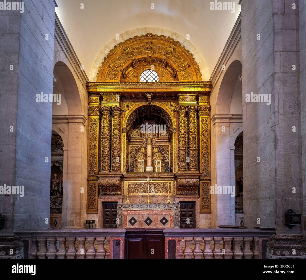 Cappella laterale alla Chiesa di Sao Vicente de Fora interno - Lisbona, Portogallo Foto Stock