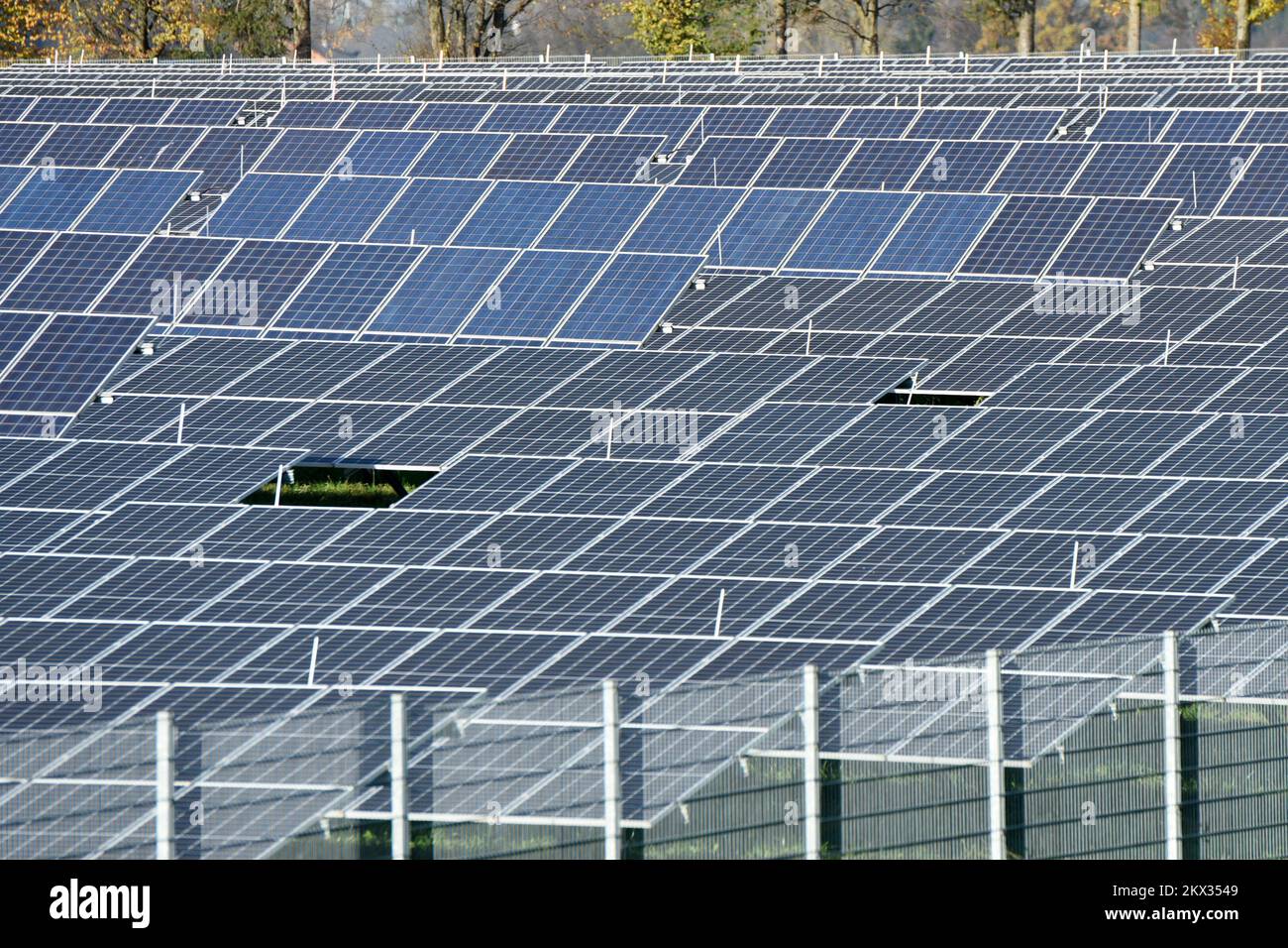 Campus solare con impianto di ricerca fotovoltaica di EnergieAG a Eberstalzell (Austria superiore), Austria; Foto Stock