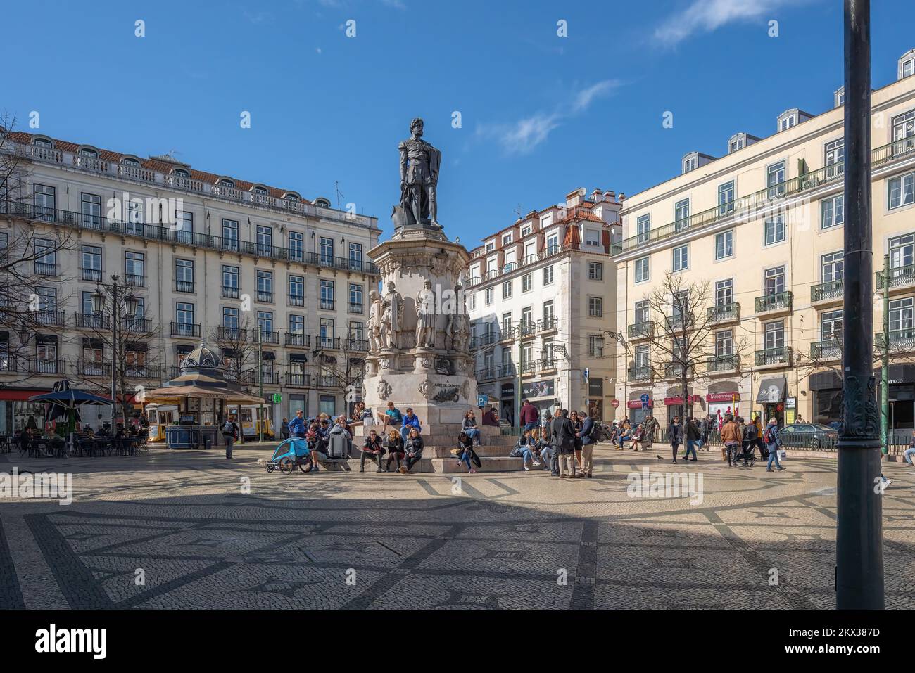 Piazza Luis de Camoes e Monumento ai Camoes di Praca - Lisbona, Portogallo Foto Stock