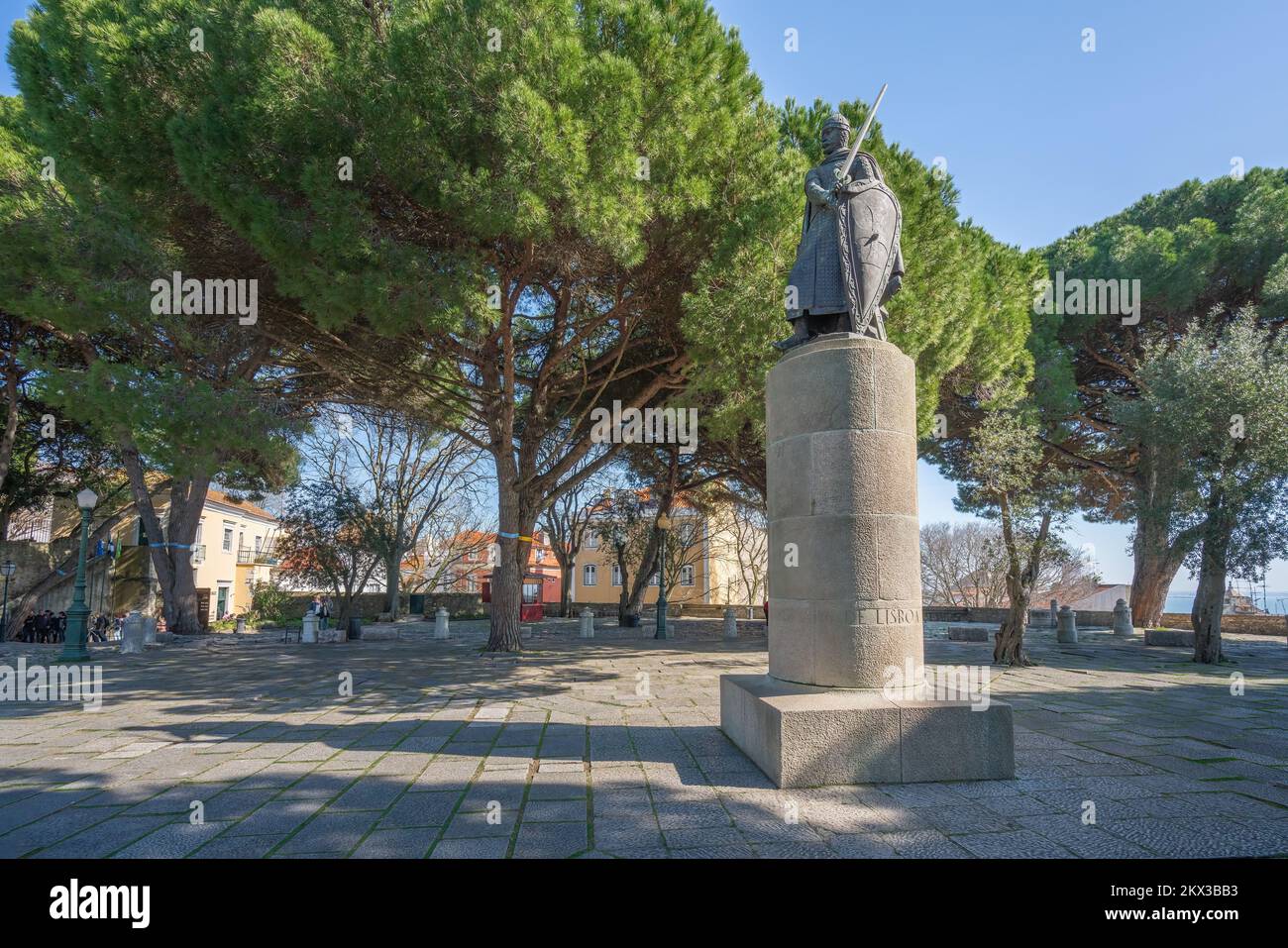 Statua del re Dom Afonso Henriques al Castello di San Giorgio (Castelo de Sao Jorge) - Lisbona, Portogallo Foto Stock