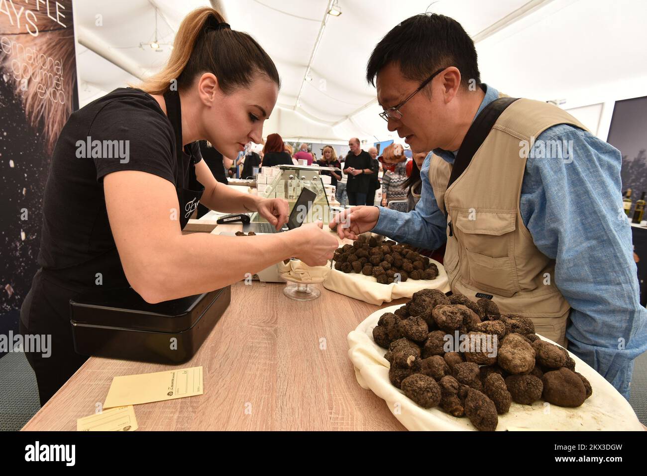 01.10.2017., Croazia, Livade - Zigante Giornate del Tartufo, la più lunga  festa del Tartufo nel mondo. Il festival di quest'anno dura in totale dieci  fine settimana. Gli organizzatori sperano che il festival