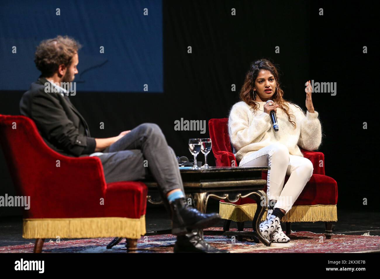 19.11.2017., Croazia, Zagabria - nella nuova stagione del teatro di filosofia nel teatro nazionale croato primo ospite è il famoso rapper M.I.A. il vero nome di Mathangi Maya Aurlpragasam originario della Siria Lanka. M.I.A. detiene il record mondiale come singolare esecutore, allo stesso tempo nominato per gli Oscar, Grammy e Mercury Awards. Foto: Igor soban/PIXSELL Foto Stock